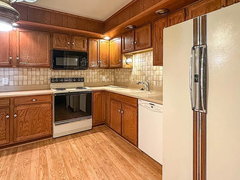 109 Valley Greene Cir — Photo 11