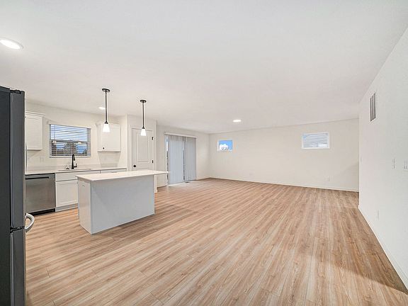 4th image of 671 Bush Blvd