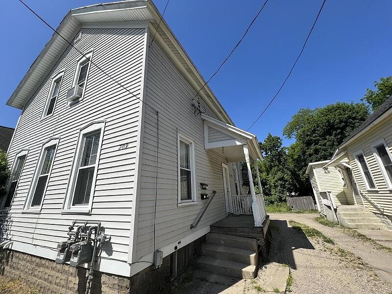 1st image of 209 Seward Ave NW #2