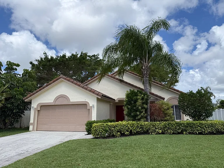 8657 Rosalie Ct — Photo 2