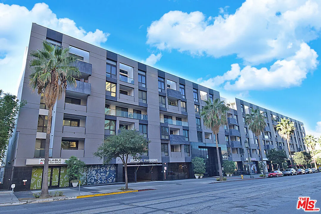 1 bed, 1.0 bath, 830 sqft, $2,650 — Photo 2