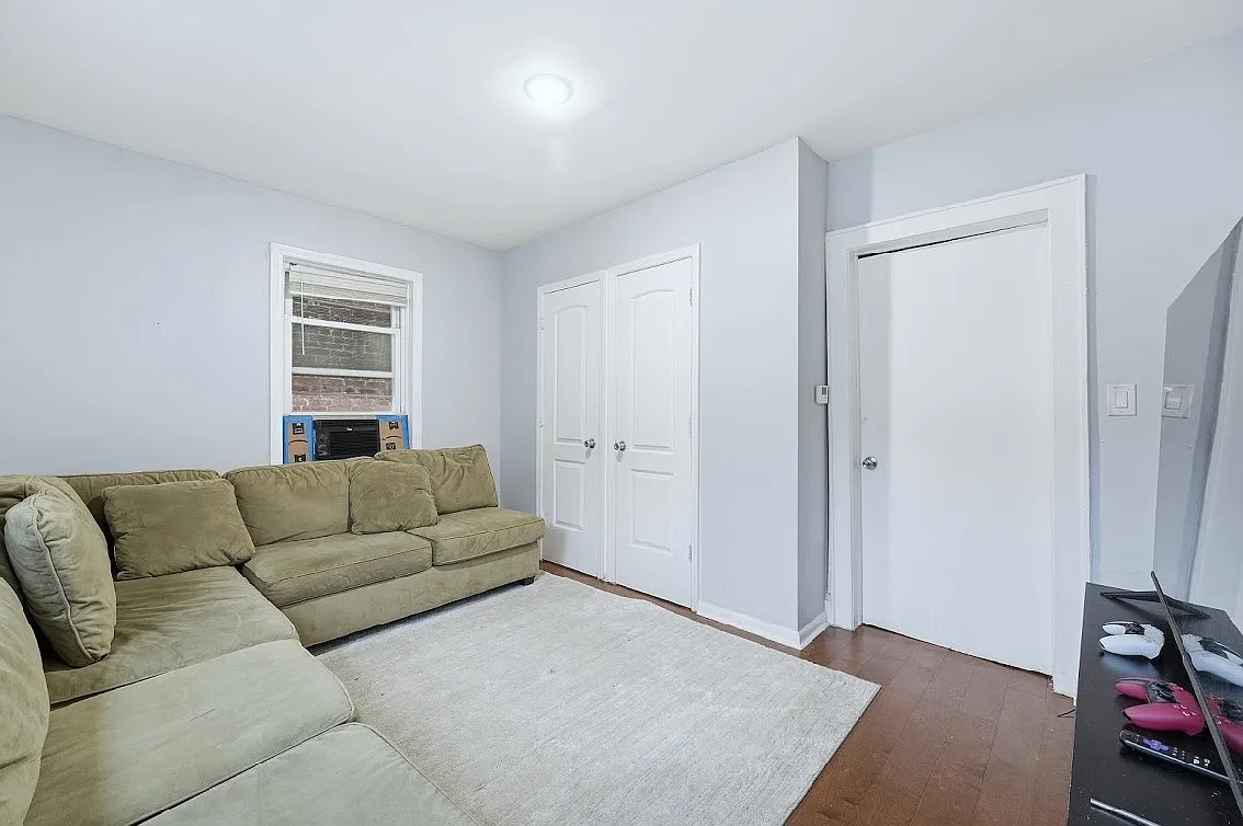 2 bed, $2,000 — Photo 4