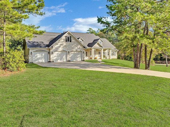 15600 Queen Victoria Ct