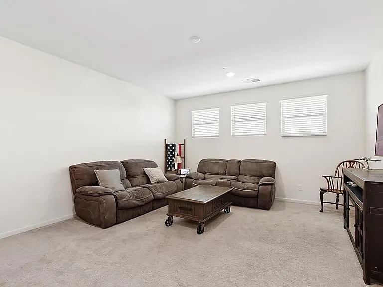 3652 Edington Dr — Photo 35