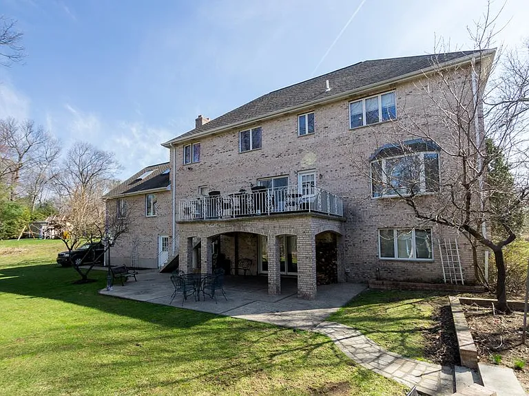 135 Lauricella Ln — Photo 14