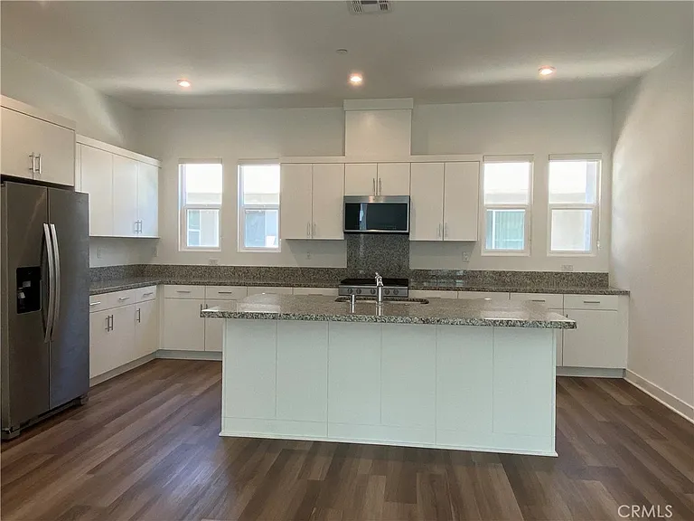 1319 W Cara Dr — Photo 3