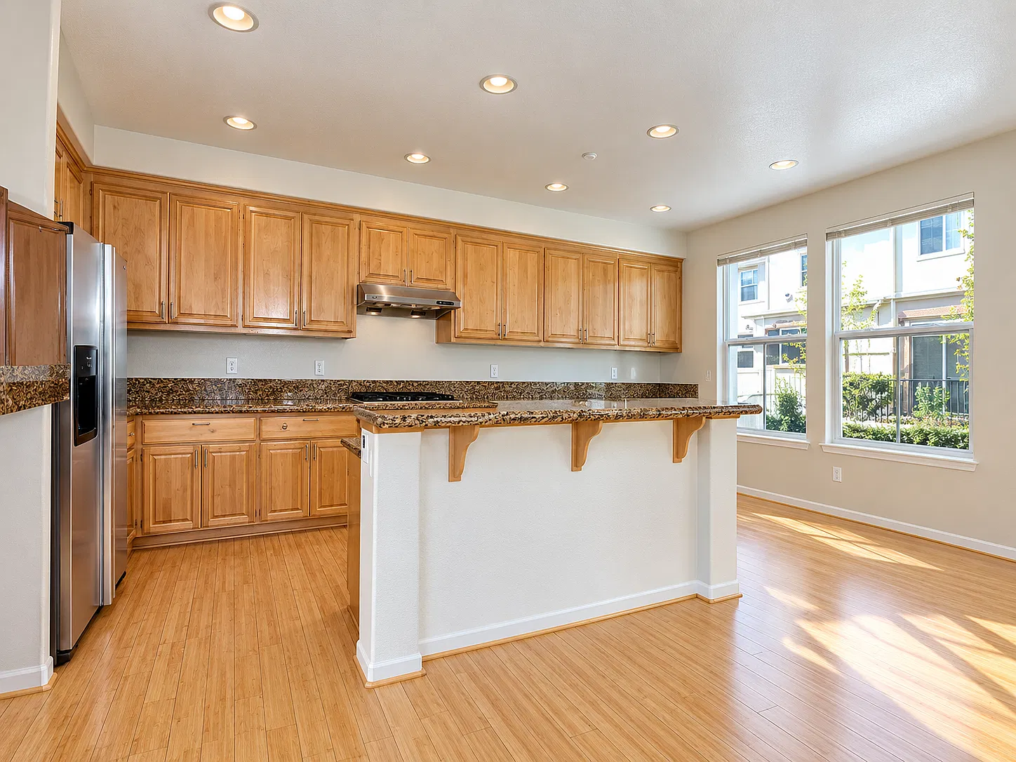 3 bed, 1928 sqft, $6,995 — Photo 2
