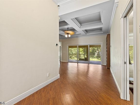 4th image of 710 16th Ave NW
