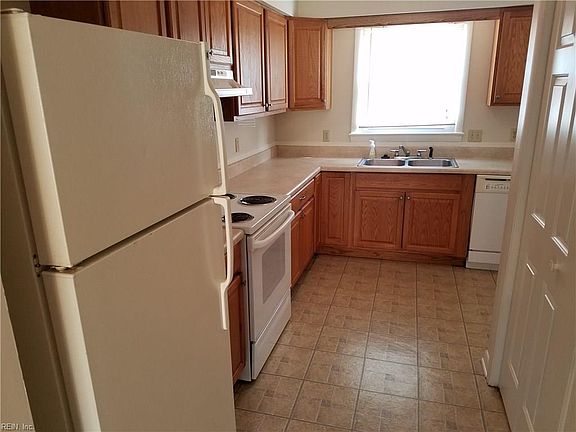 2nd image of 541 Barberton Dr