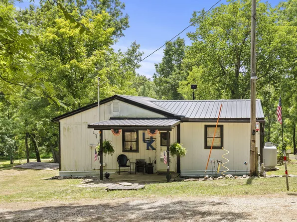 38 Cricket Ln, Berry, KY 41003