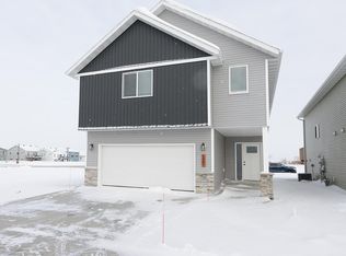 2387 Eagle Valley Dr S, Fargo, ND 58104