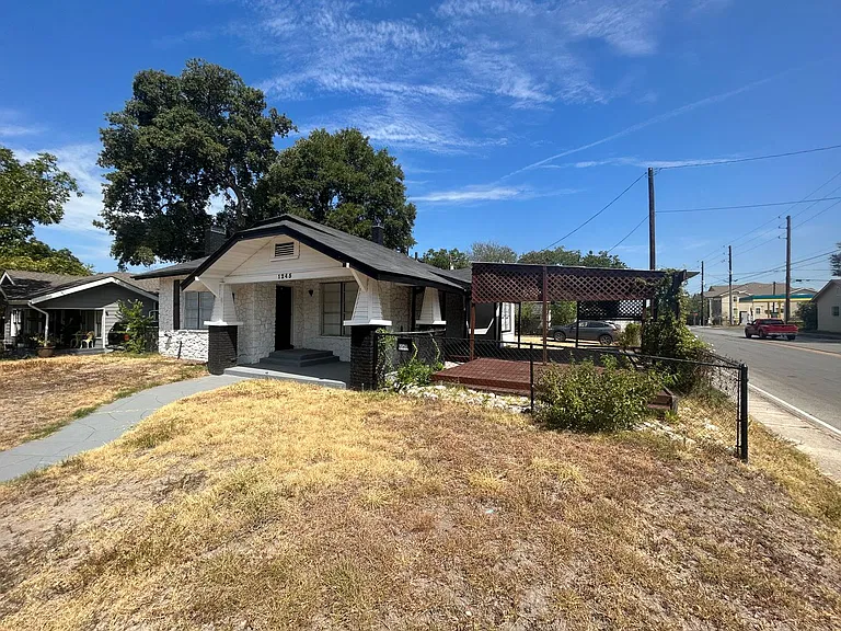 1245 Kayton Ave — Photo 2