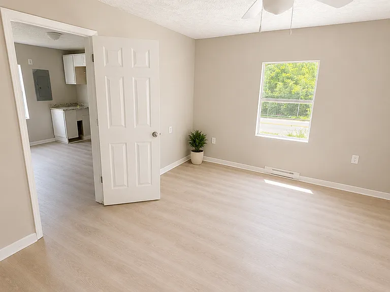 401 Carver Dr — Photo 13