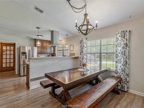 5th image of 2906 Adrienne Dr