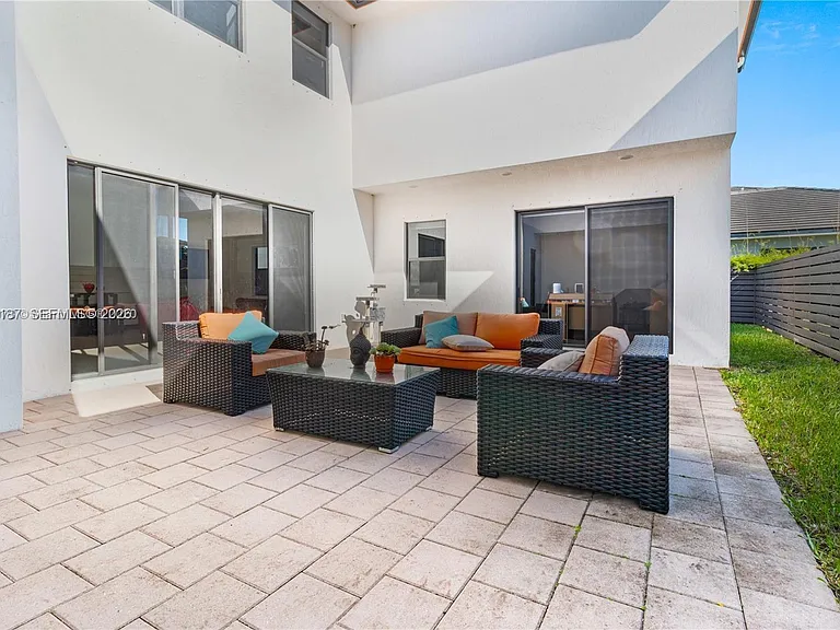 13659 SW 159th Ave — Photo 5