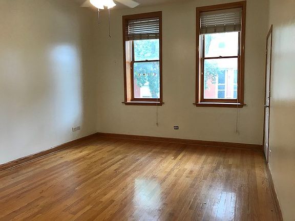 2nd image of 819 S Carpenter St #2W