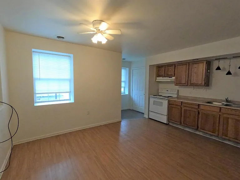 1599 N Mulberry St #6 — Photo 3