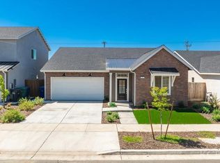 2631 W Claridge Way, Hanford, CA 93230