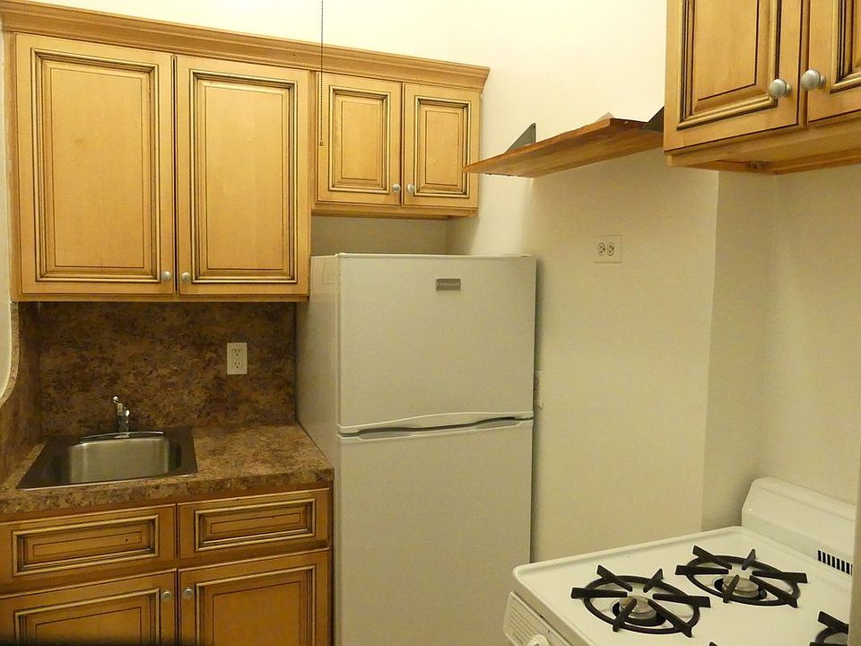 1st image of 203 W 54th St #3F