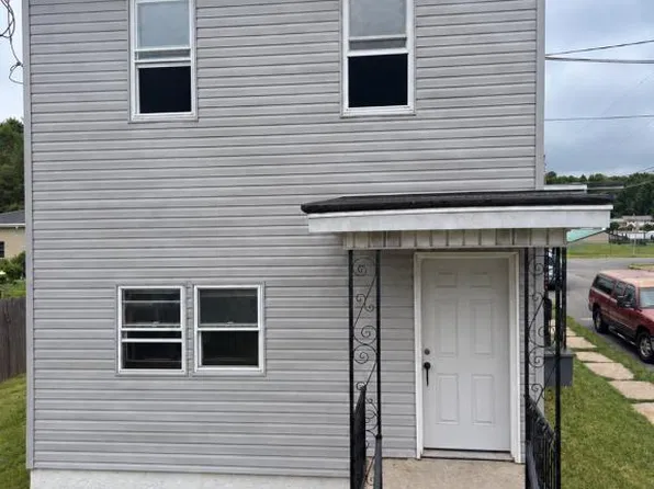 631 3rd St Floor 1, Pt Carbon, PA 17965