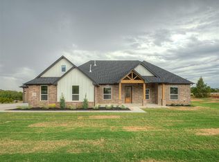 1928 Valeries Dr, Guthrie, OK 73044