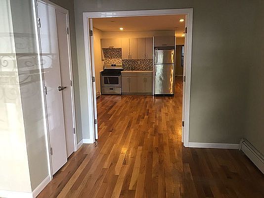 4th image of 70 Woodruff Ave #1