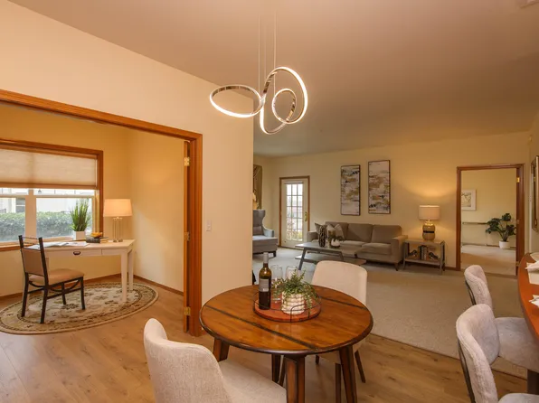 967 Golden Aspen Pl, Ashland, OR 97520