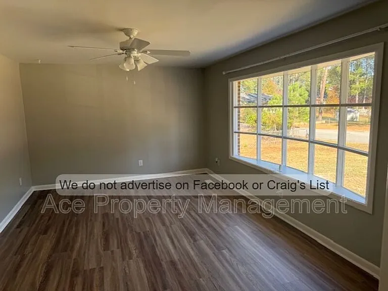 643 Wakefield Dr — Photo 2
