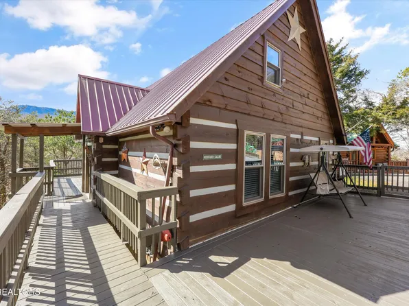 1483 Honey Oaks Way, Sevierville, TN 37876