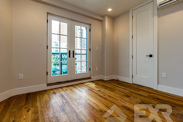 Rented by EXR | media 32