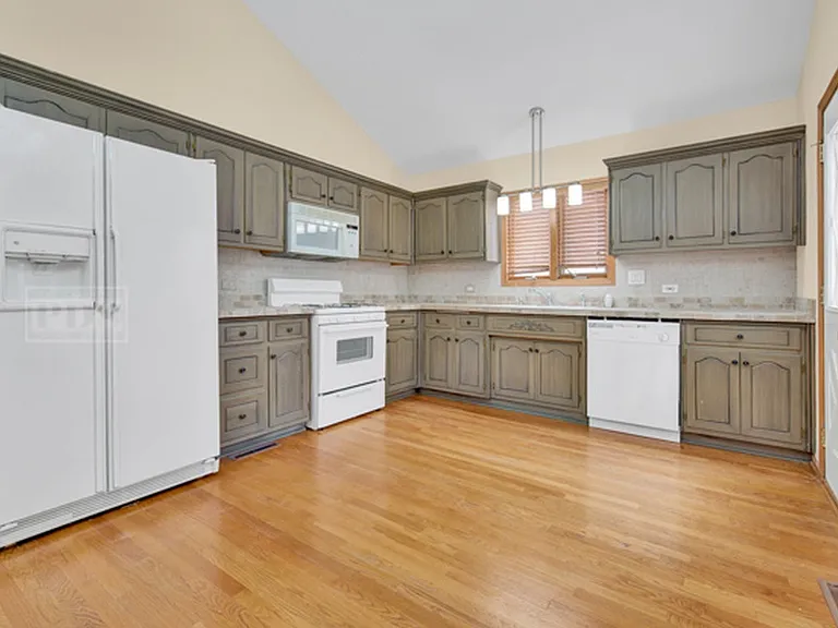 8414 S 82nd Ct — Photo 10