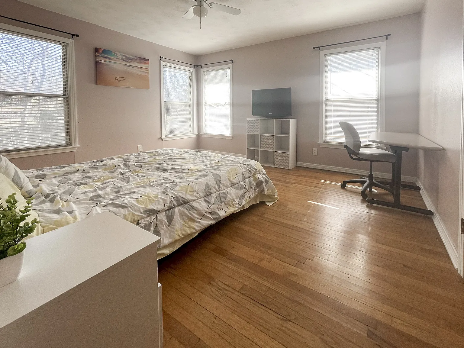 4 bed, 3.0 bath, 2200 sqft, $901 — Photo 3