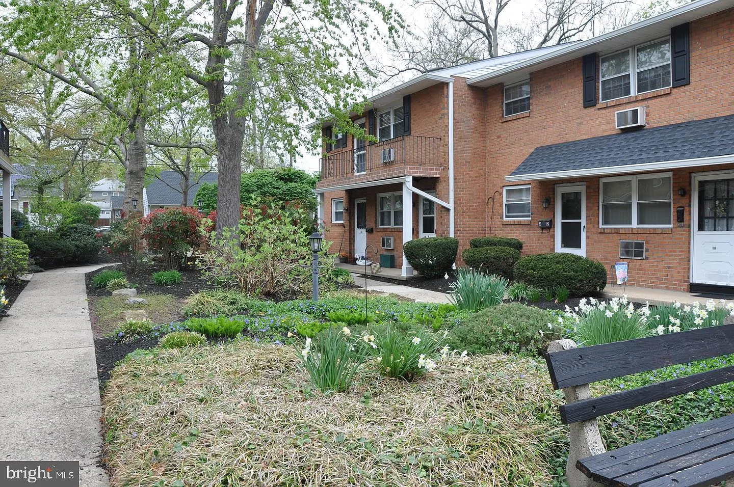 2 bed, 1.0 bath, 918 sqft, $2,000 — Photo 2