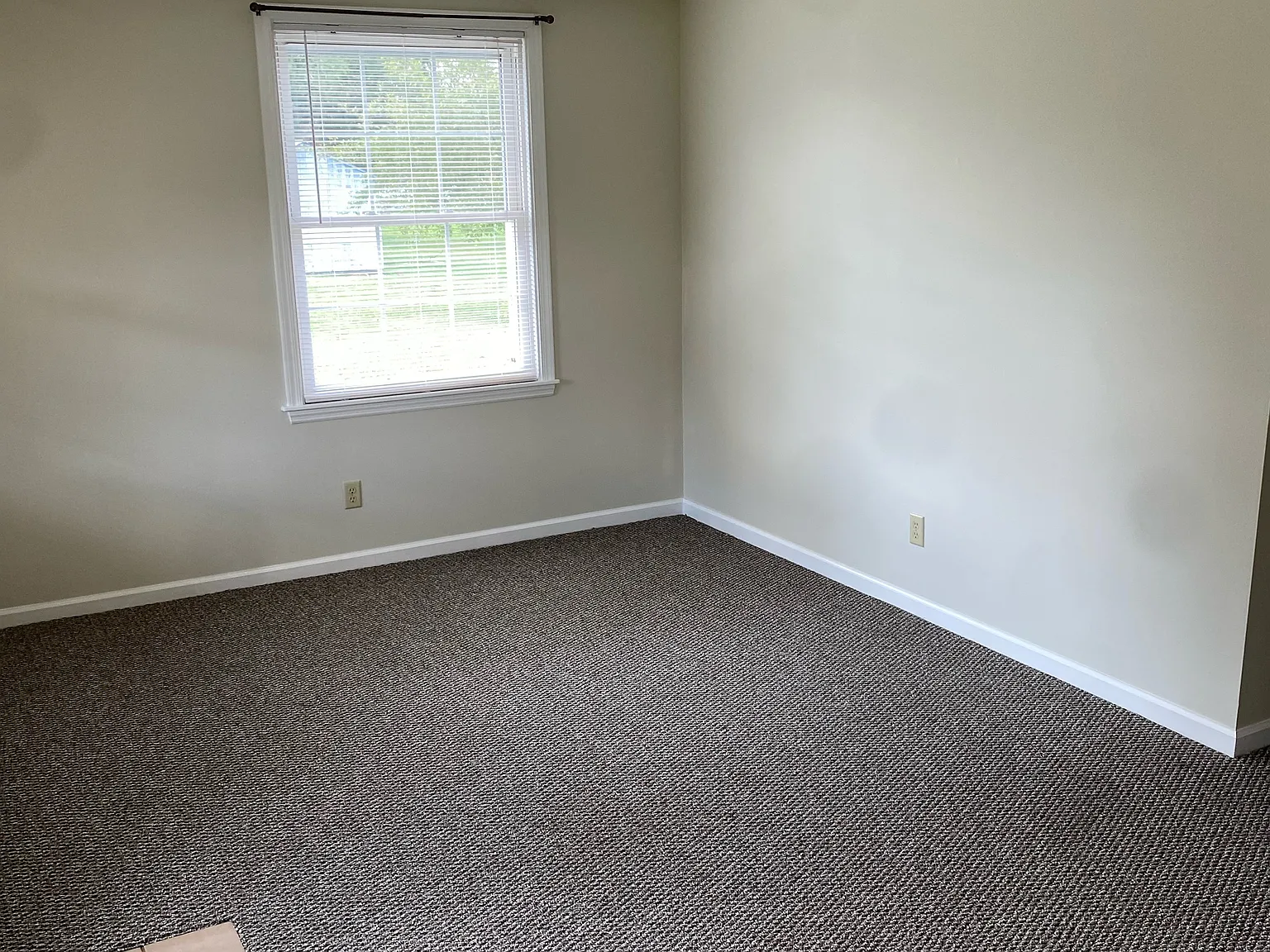 185 S Coldbrook Ave — Photo 3