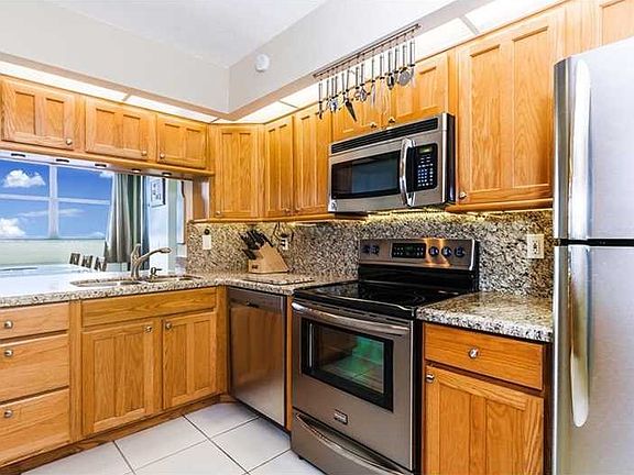 3rd image of 106 Lake Emerald Dr APT 212