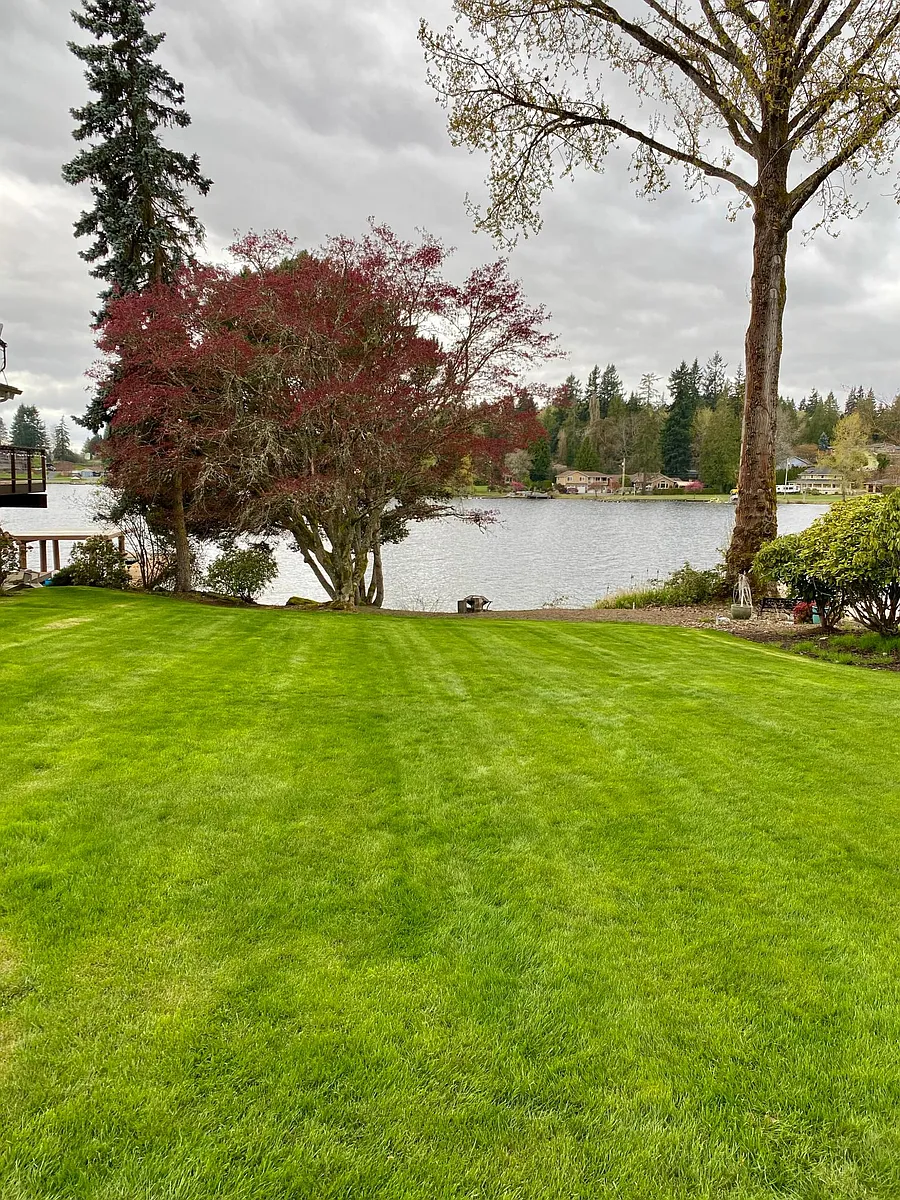 Building Photo - 1406 E Lakeshore Dr #2
