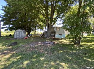 14 Lake Warren Dr, Monmouth, IL 61462