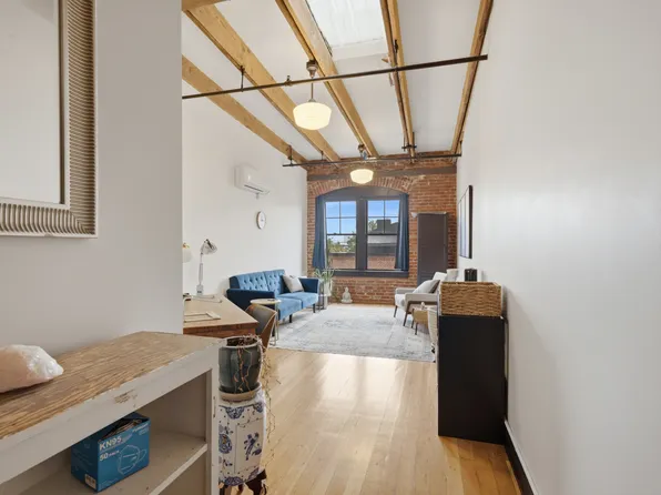 1306 NW Hoyt St, Portland, OR