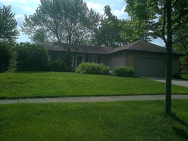 253 Oxford Ln / Raised Ranch