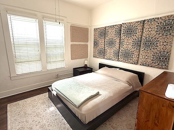 3rd image of 680 27th St #680