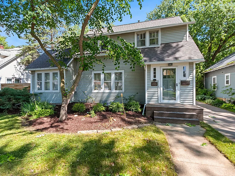 1338 W 8th St — Photo 3