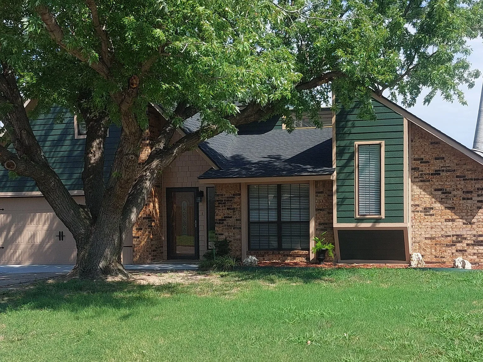 4 bed, 2875 sqft, $2,375 — Photo 1