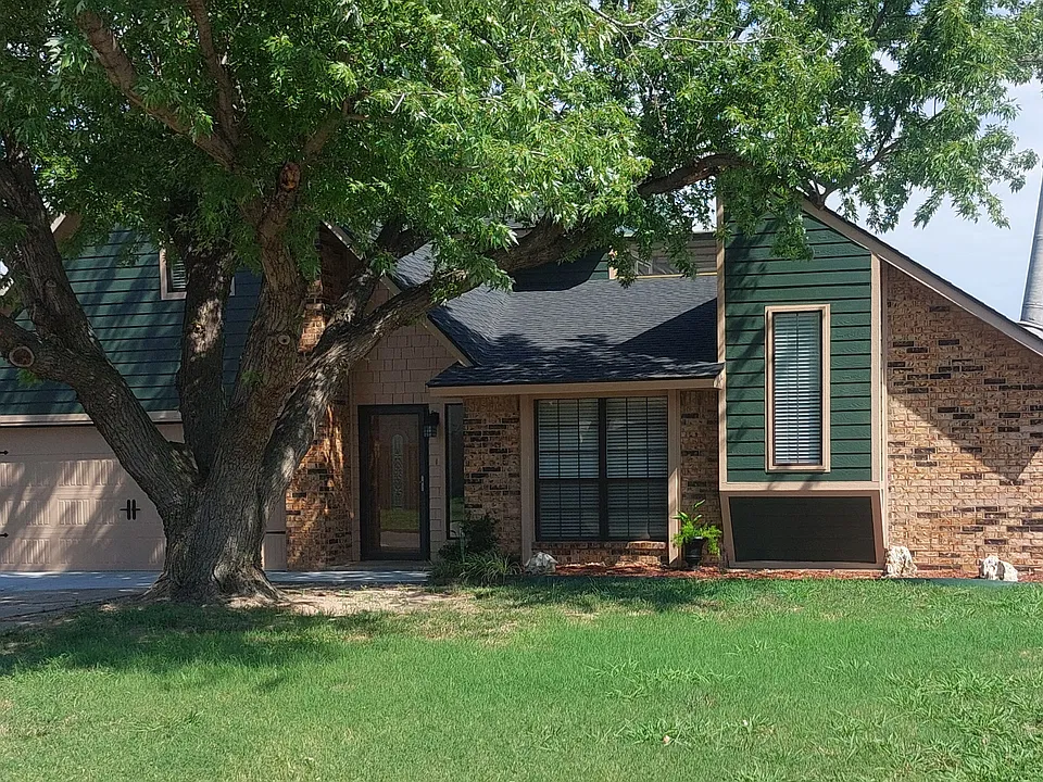 8409 NW 110th Ter