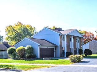 380 Ventura Club Dr, Roselle, IL
