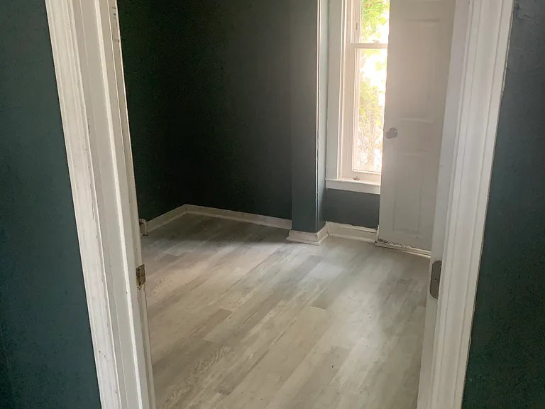 337 Newton Ave N #1 — Photo 3