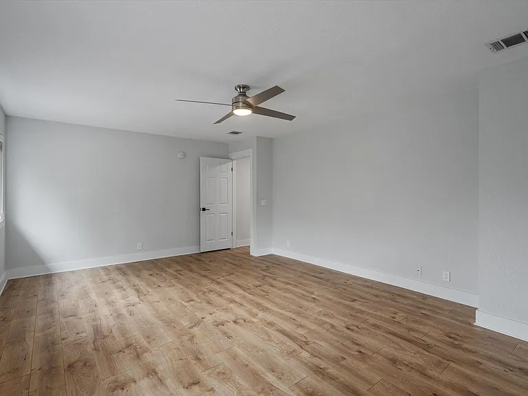 1203 Thackeray Ln — Photo 21
