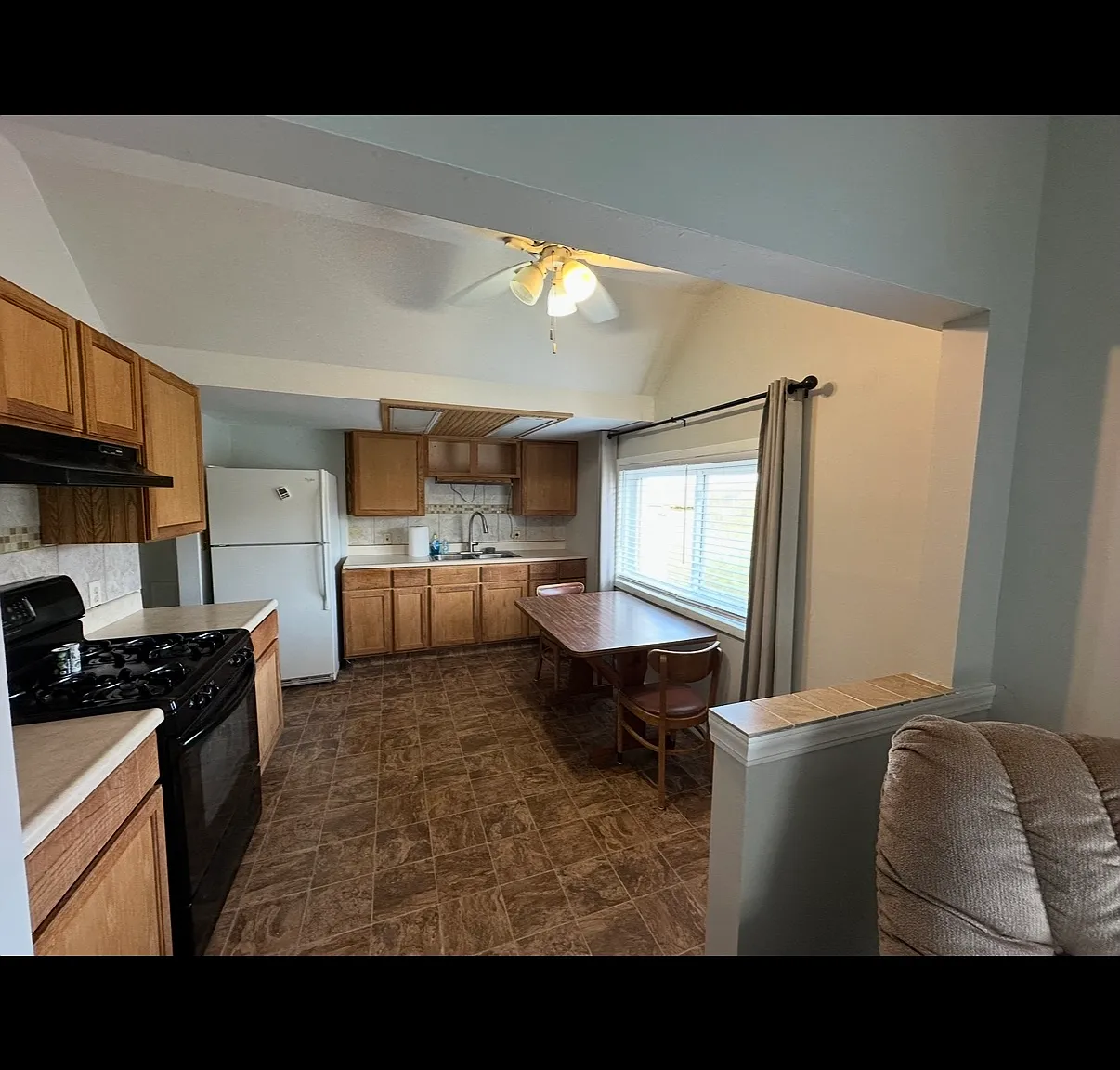 1 bed, 768 sqft, $1,100 — Photo 2