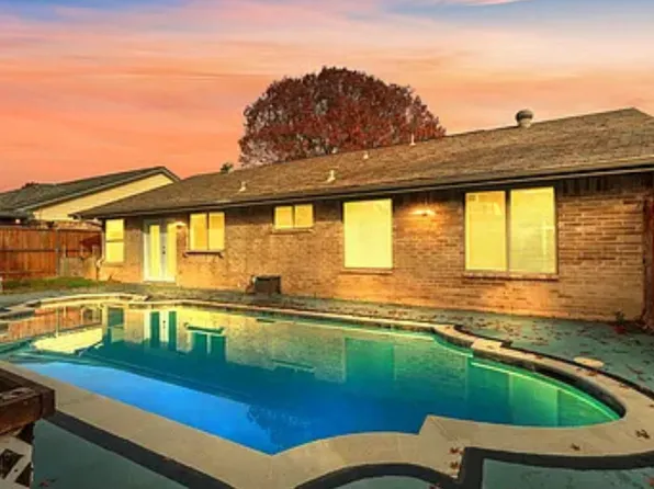 2445 Claremont Dr, Grand Prairie, TX 75052