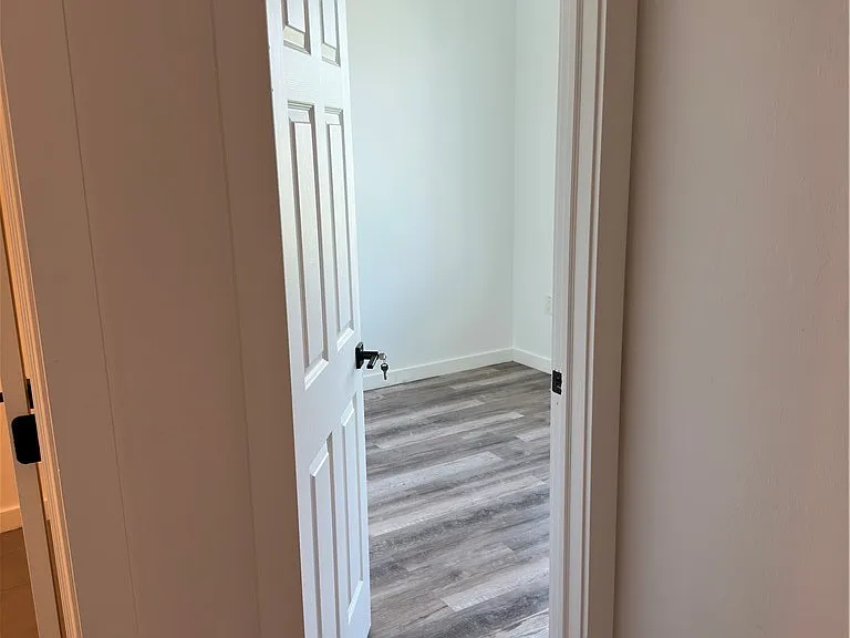 1530 Gilbert Ave S — Photo 4