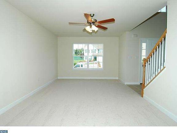 4th image of 1006 Daisy Dr